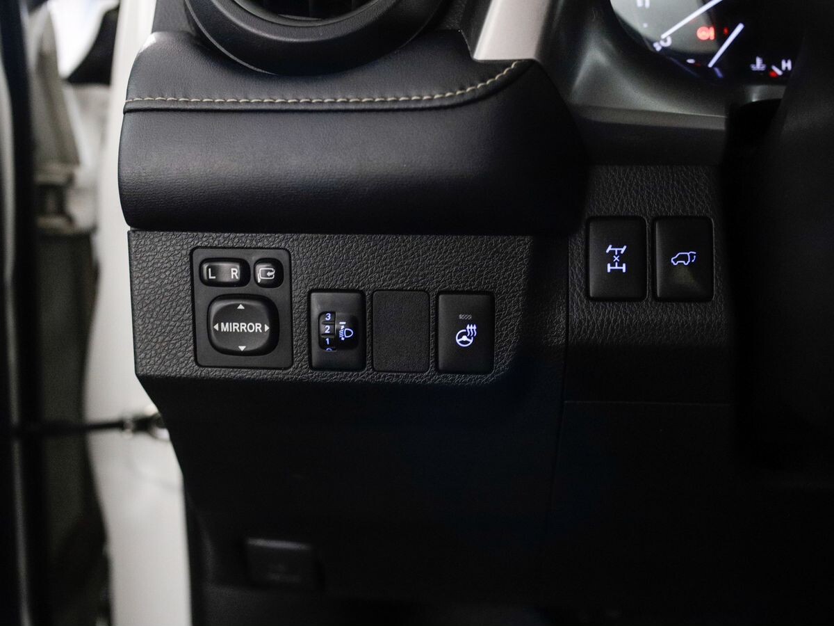 Toyota RAV4 2017 - фото автомобиля