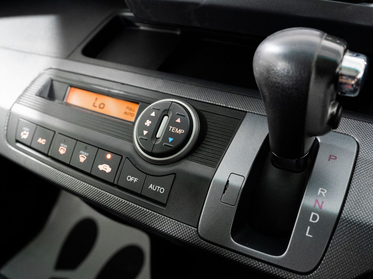 Honda Freed 2010 - фото автомобиля