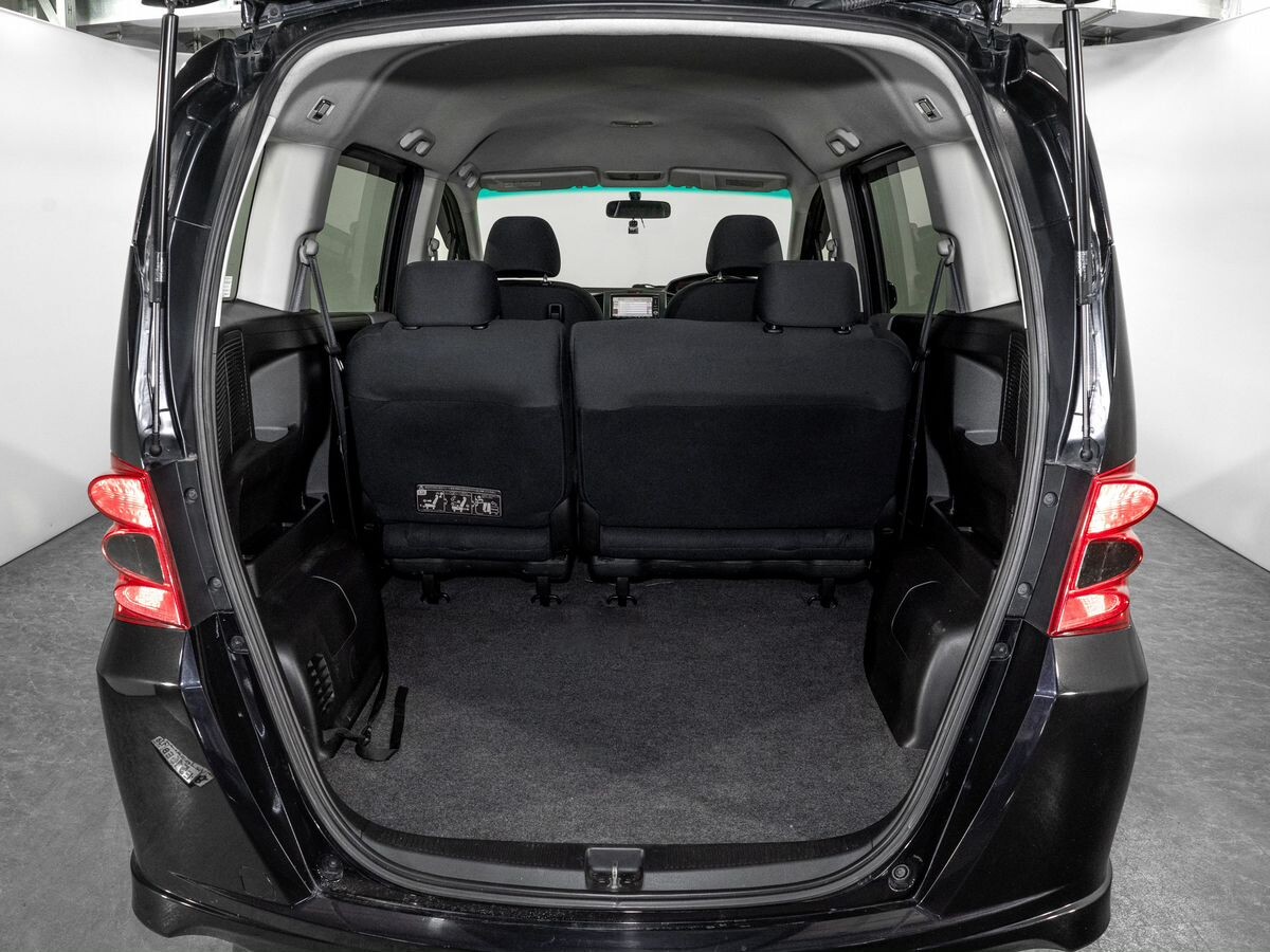 Honda Freed 2010 - фото автомобиля