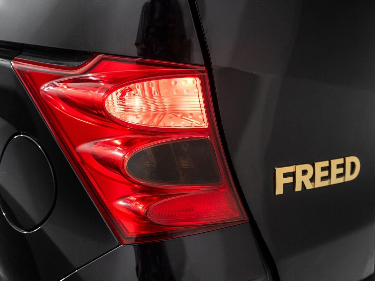 Honda Freed 2010 - фото автомобиля
