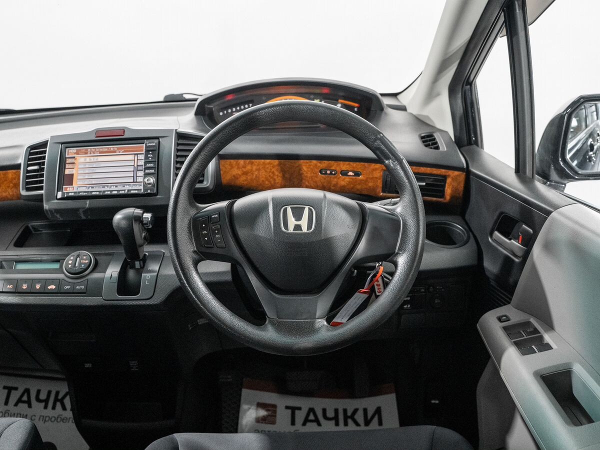 Honda Freed 2010 - фото автомобиля