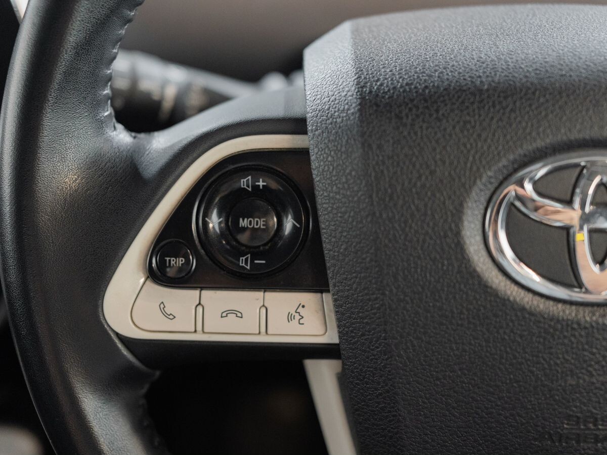 Toyota Prius 2018 - фото автомобиля