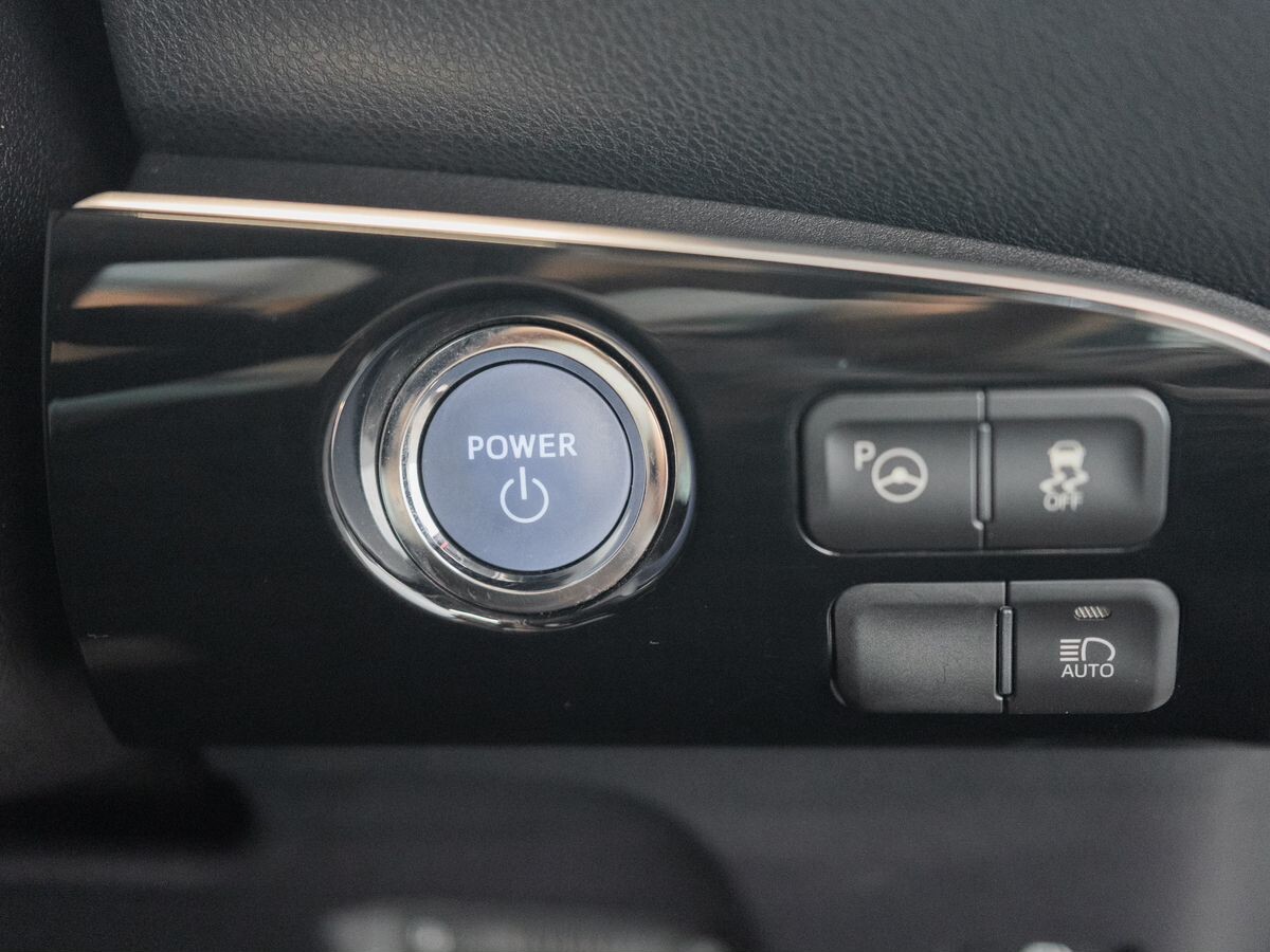 Toyota Prius 2018 - фото автомобиля