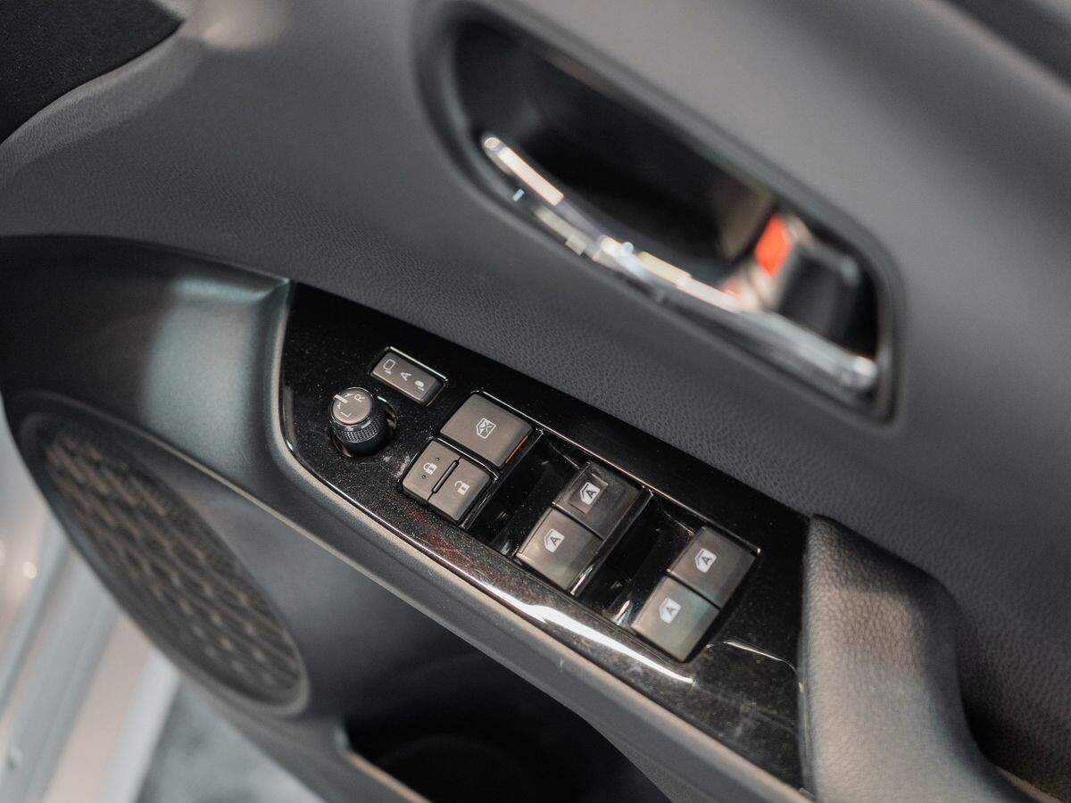 Toyota Prius 2018 - фото автомобиля