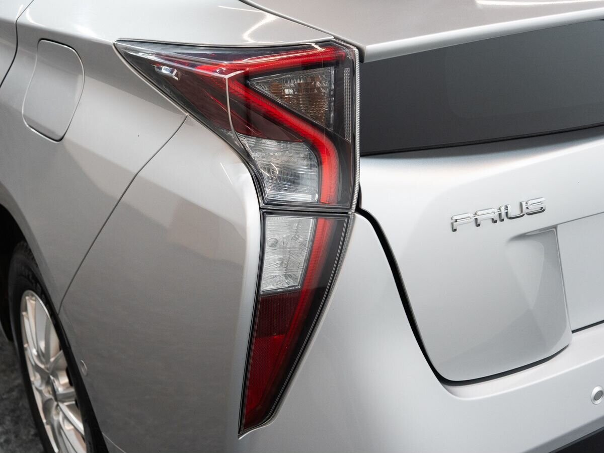 Toyota Prius 2018 - фото автомобиля