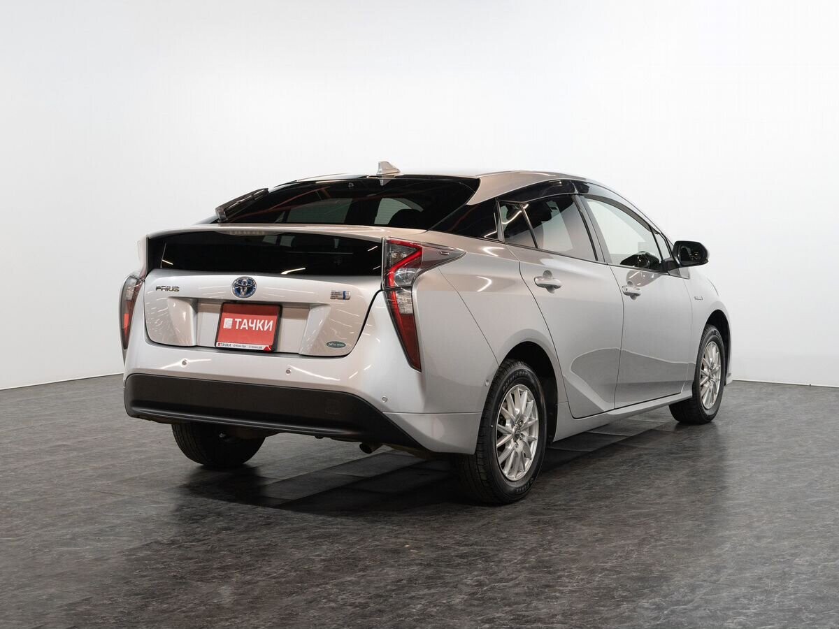Toyota Prius 2018 - фото автомобиля