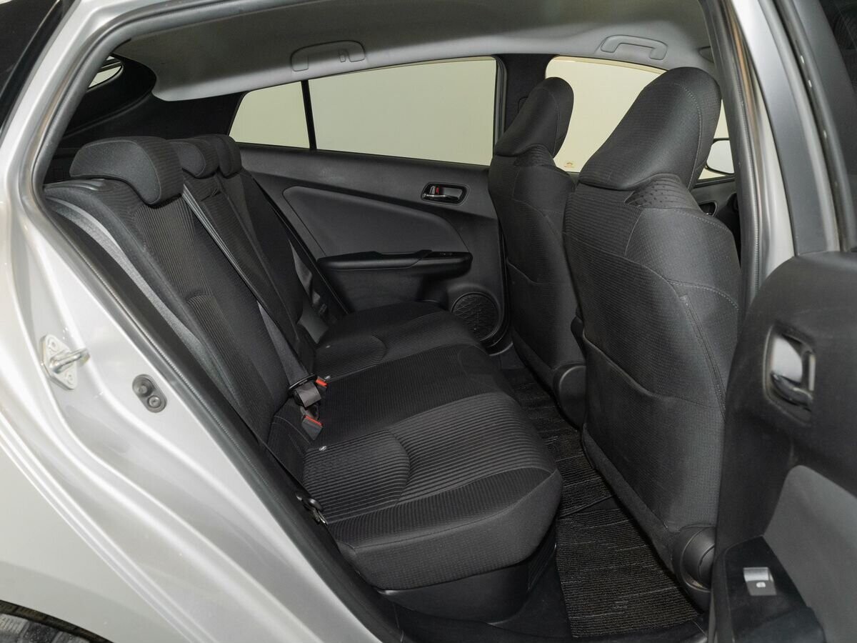 Toyota Prius 2018 - фото автомобиля