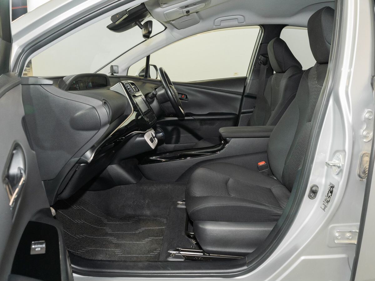 Toyota Prius 2018 - фото автомобиля