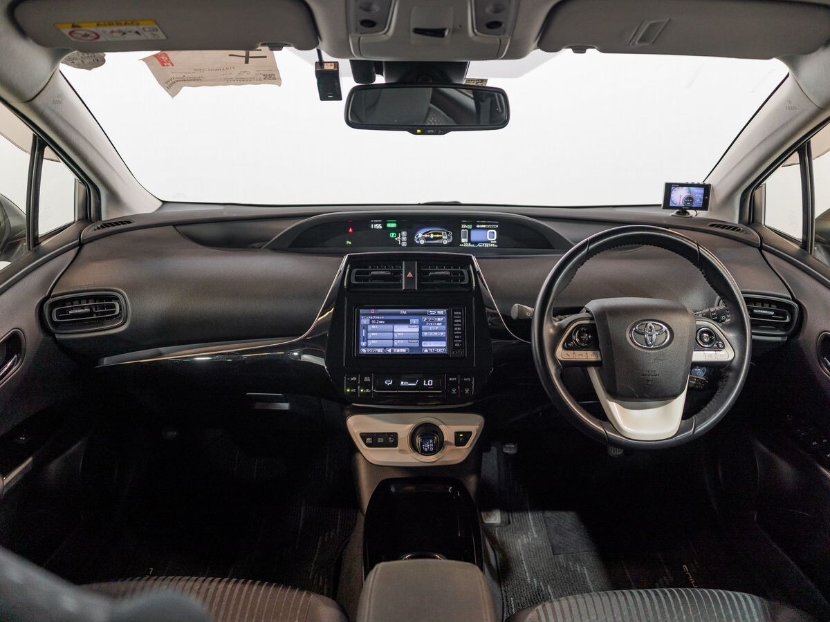 Toyota Prius 2018 - фото автомобиля