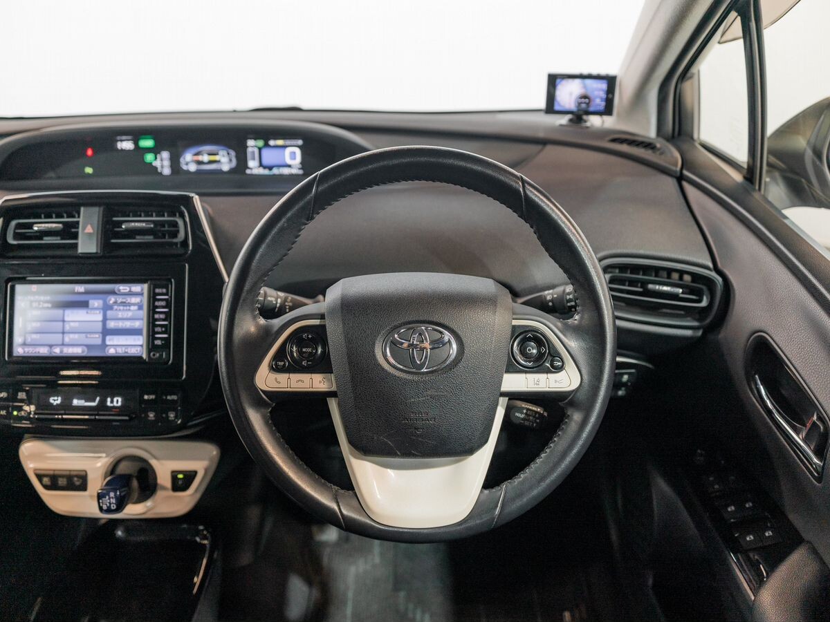 Toyota Prius 2018 - фото автомобиля
