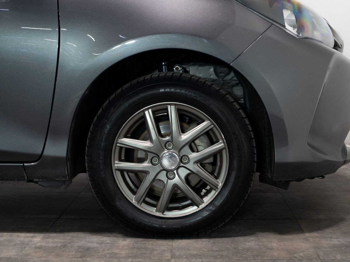 Toyota Vitz 2016 - фото автомобиля