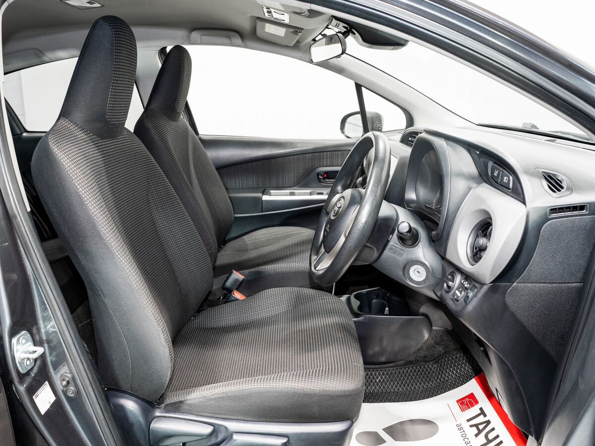Toyota Vitz 2016 - фото автомобиля