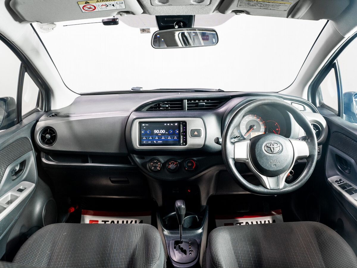 Toyota Vitz 2016 - фото автомобиля