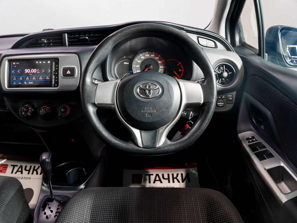 Toyota Vitz 2016 - фото автомобиля