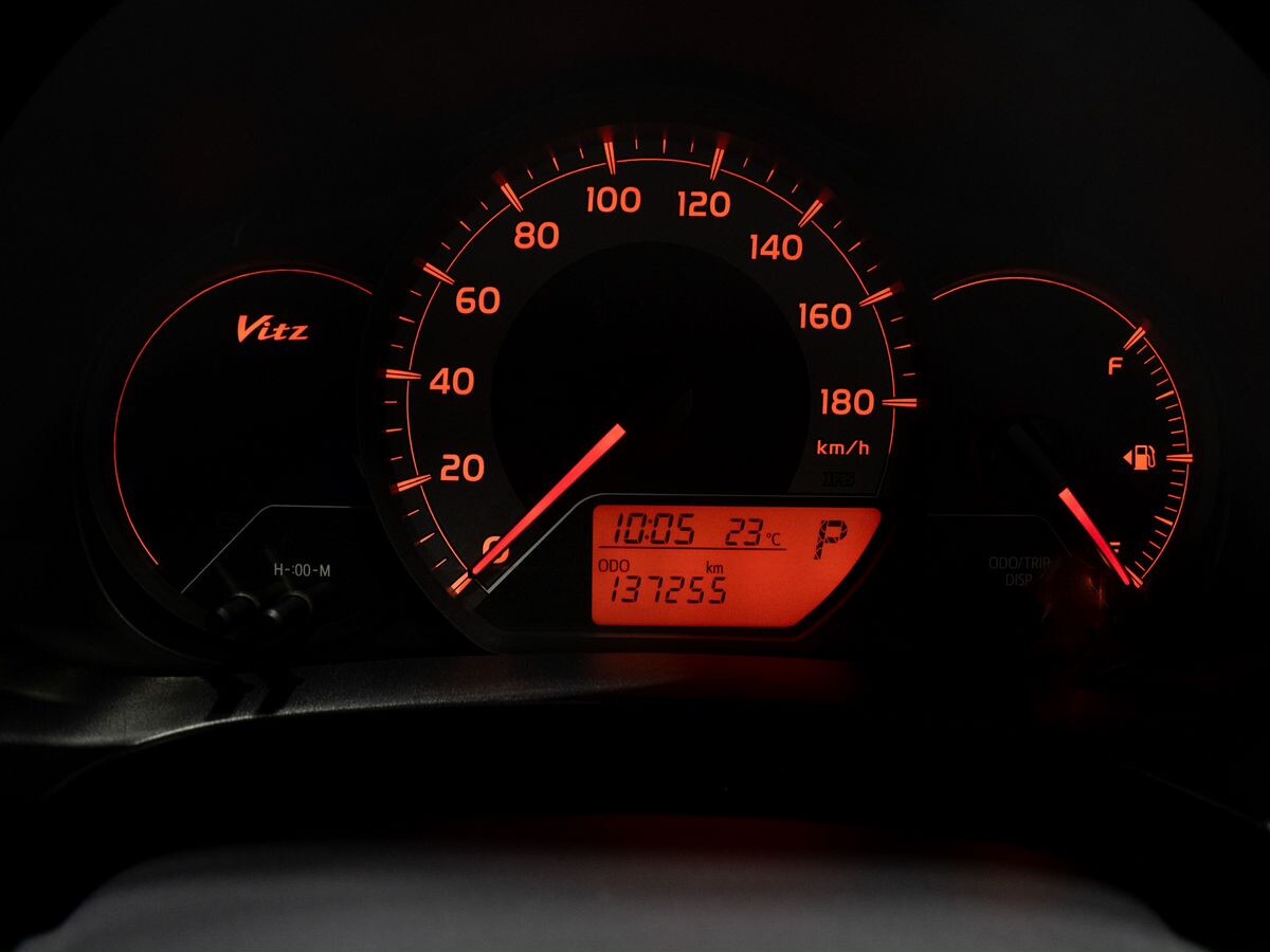 Toyota Vitz 2016 - фото автомобиля