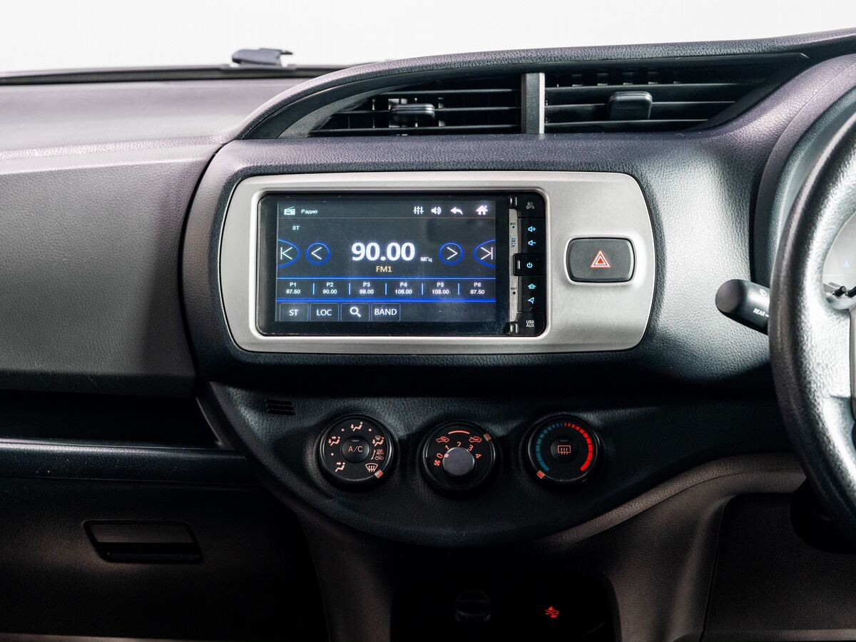 Toyota Vitz 2016 - фото автомобиля