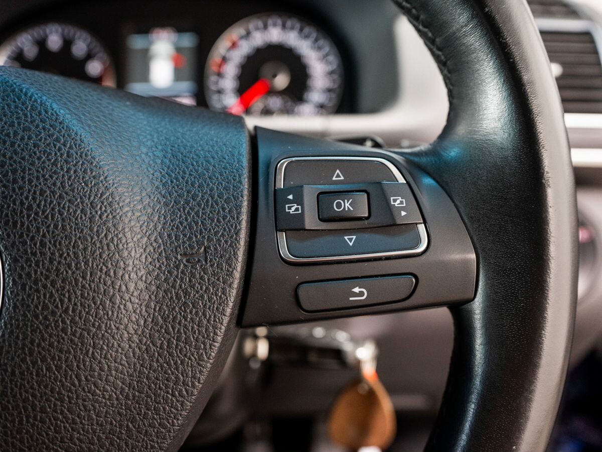 Volkswagen Touran 2014 - фото автомобиля