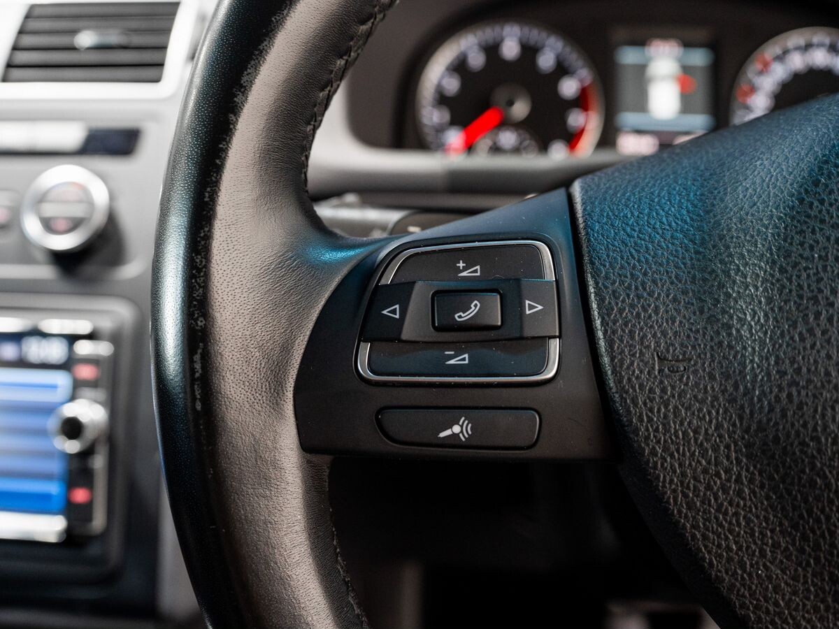 Volkswagen Touran 2014 - фото автомобиля