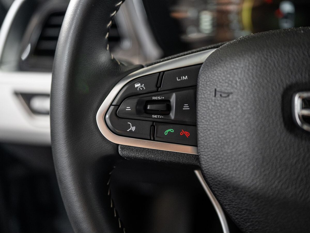 Geely Tugella 2020 - фото автомобиля