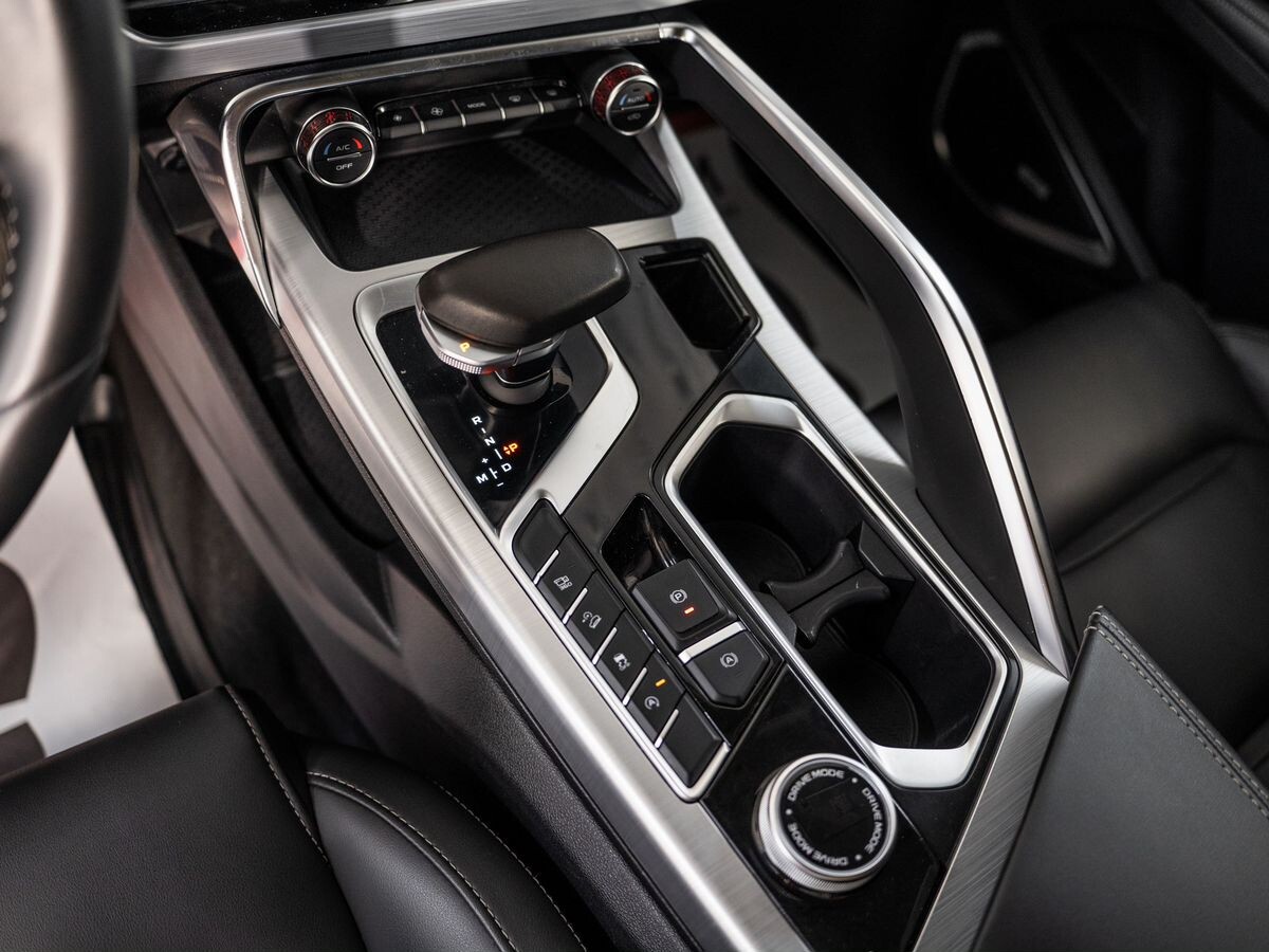 Geely Tugella 2020 - фото автомобиля