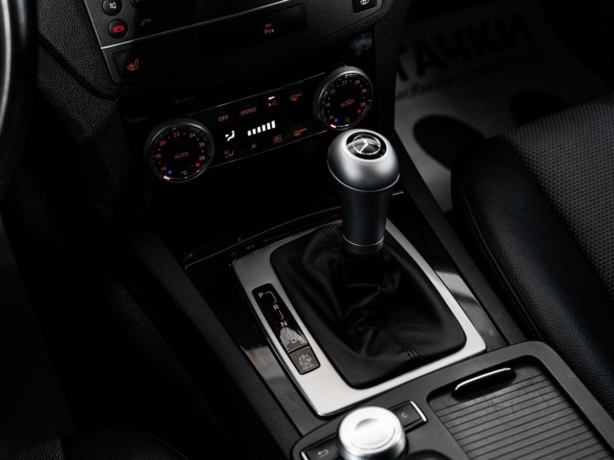 Mercedes-Benz C-Class 2010 - фото автомобиля