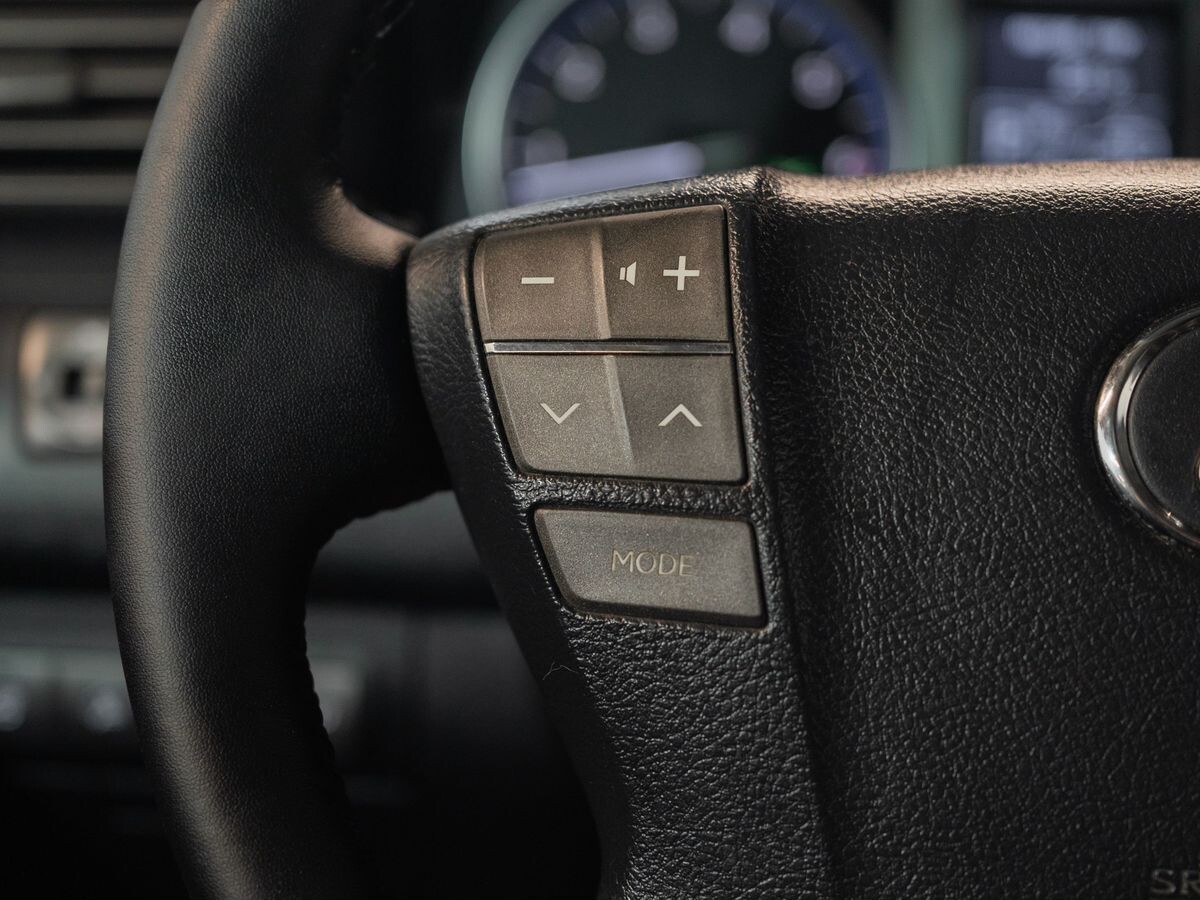 Lexus LX570 2010 - фото автомобиля