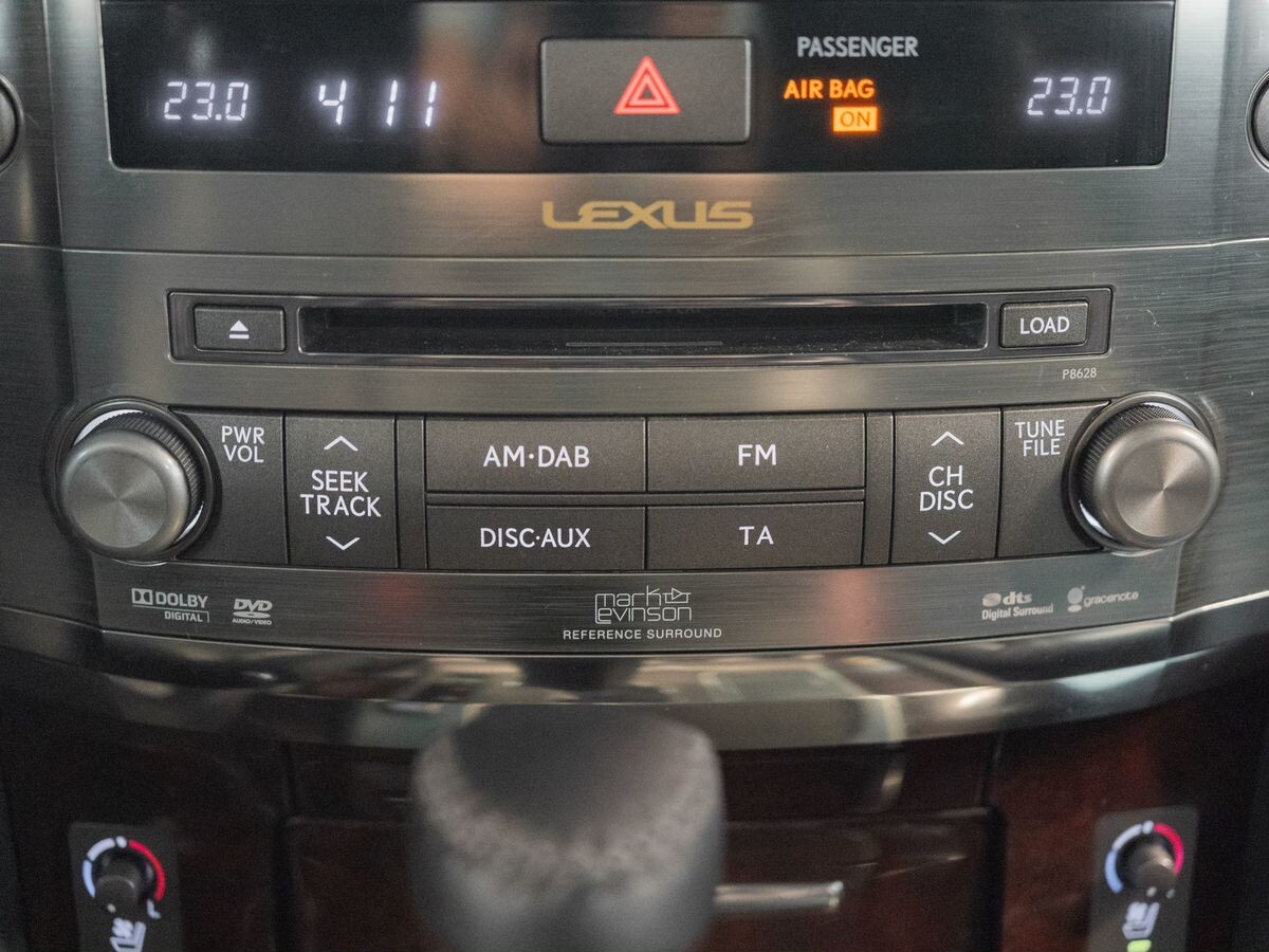 Lexus LX570 2010 - фото автомобиля