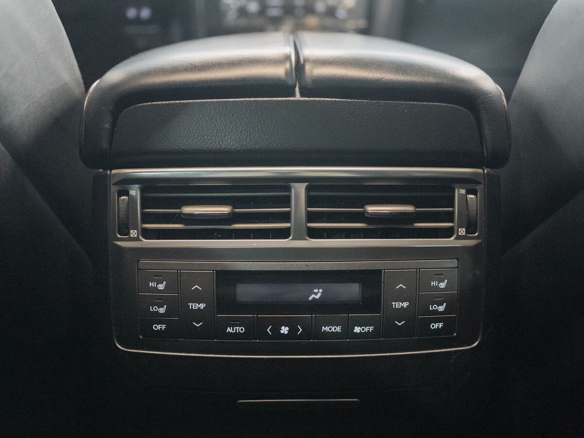 Lexus LX570 2010 - фото автомобиля