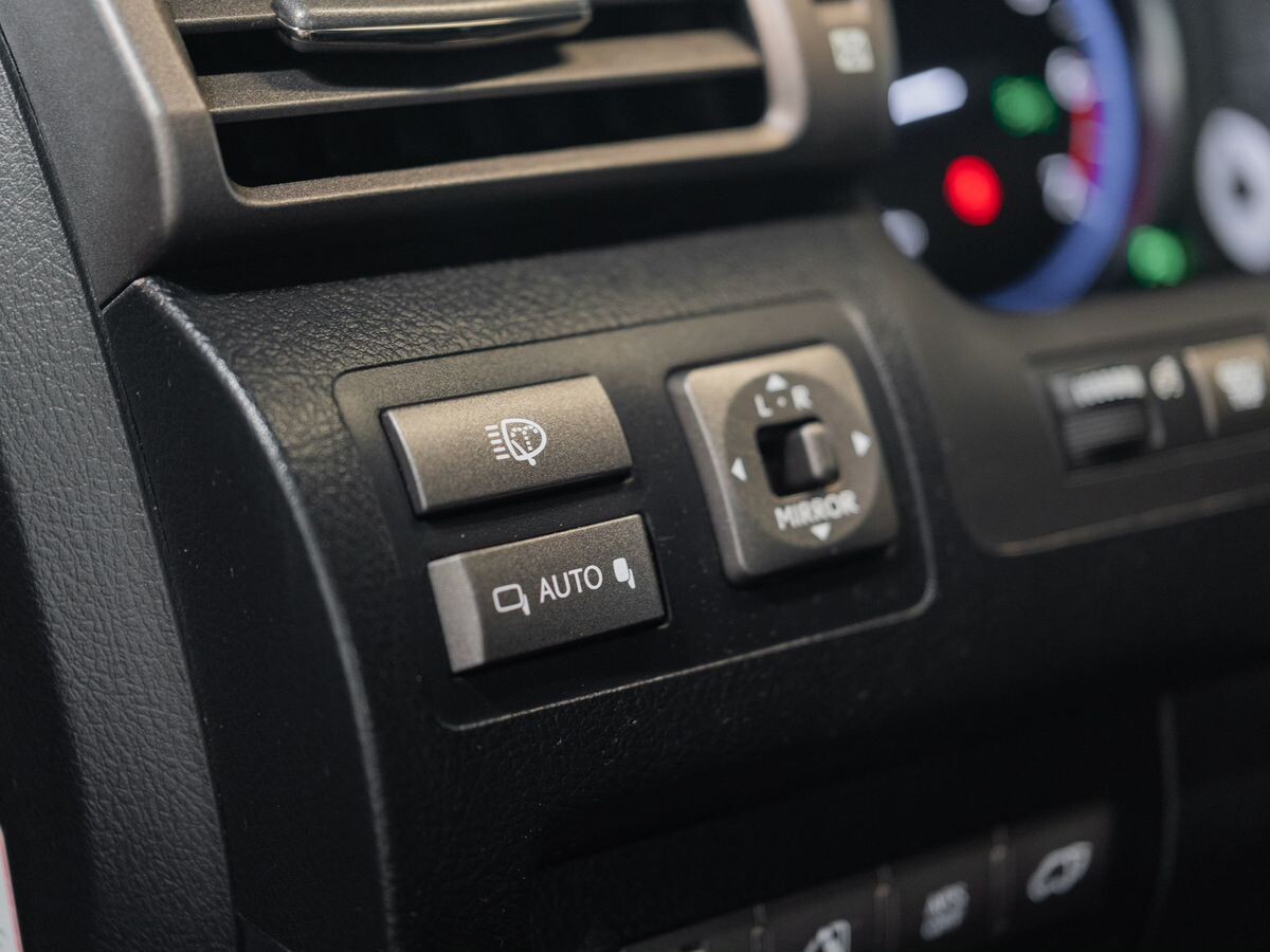 Lexus LX570 2010 - фото автомобиля