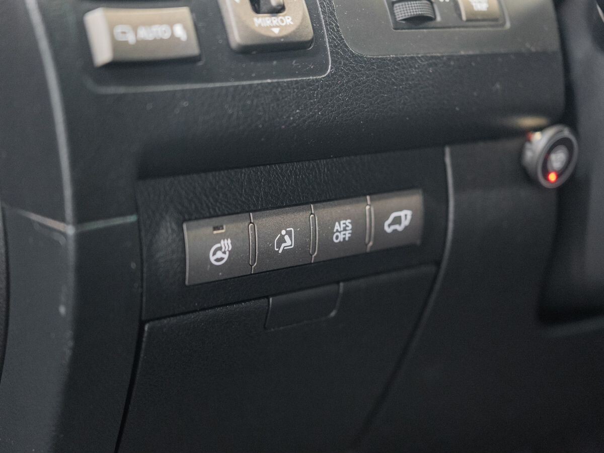Lexus LX570 2010 - фото автомобиля