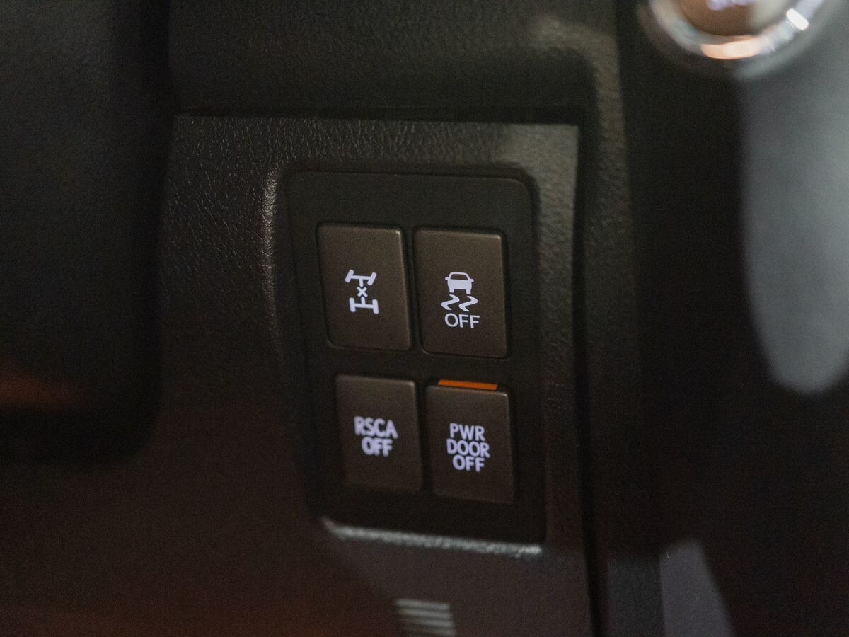 Lexus LX570 2010 - фото автомобиля