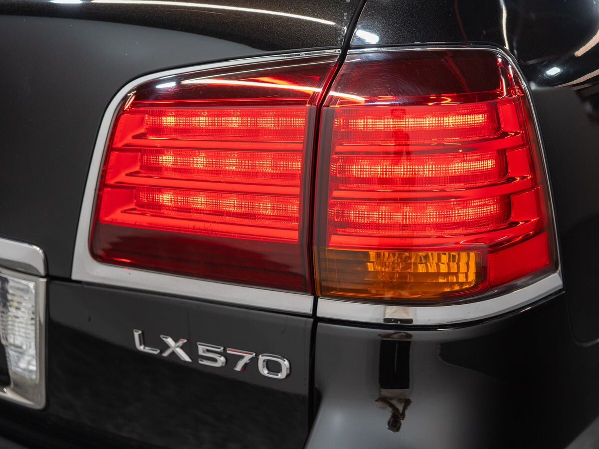 Lexus LX570 2010 - фото автомобиля