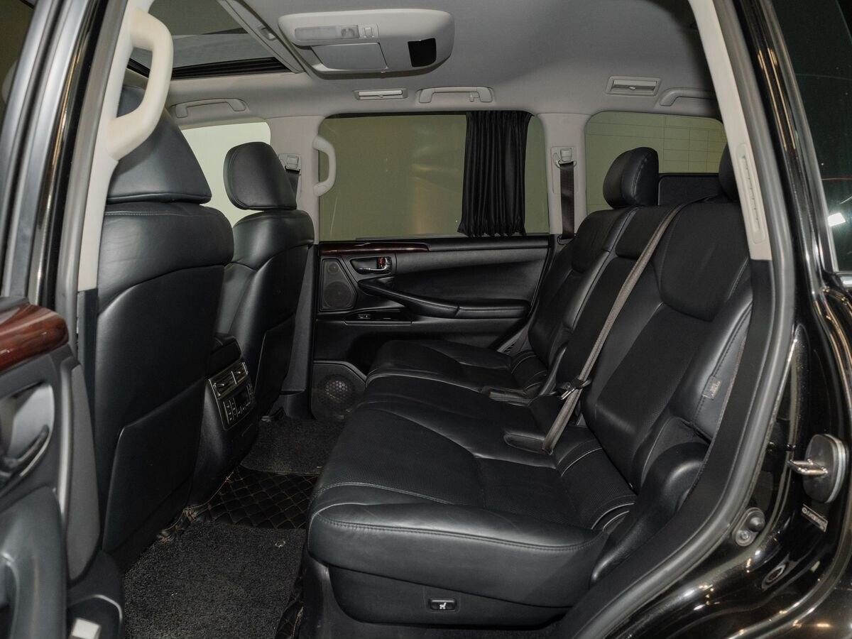 Lexus LX570 2010 - фото автомобиля