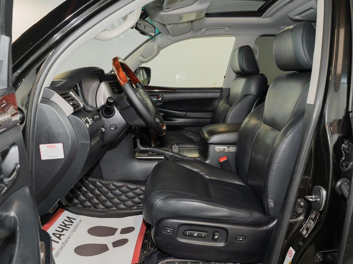 Lexus LX570 2010 - фото автомобиля
