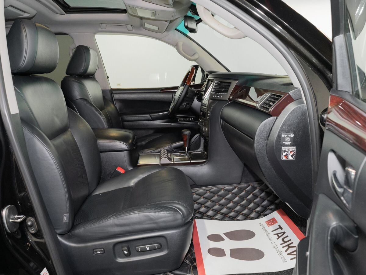Lexus LX570 2010 - фото автомобиля