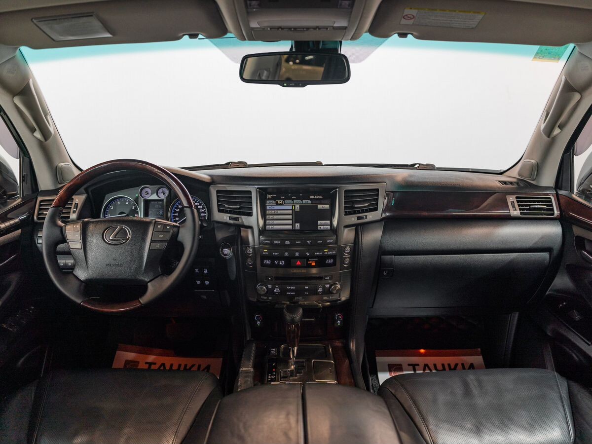 Lexus LX570 2010 - фото автомобиля