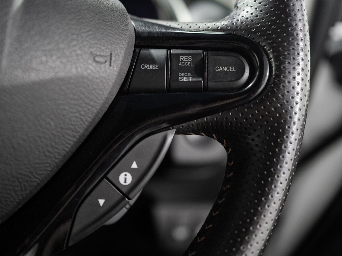 Honda Fit Shuttle 2012 - фото автомобиля