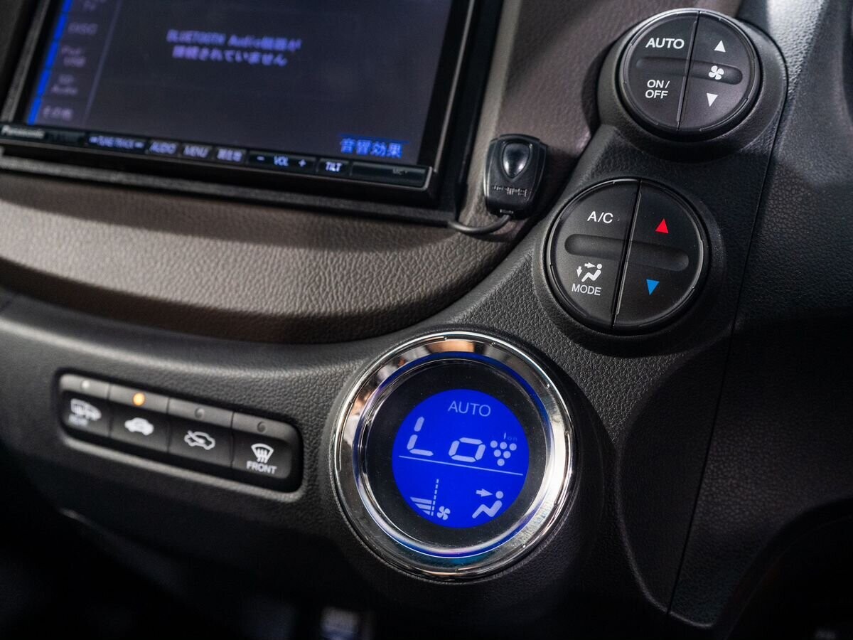 Honda Fit Shuttle 2012 - фото автомобиля