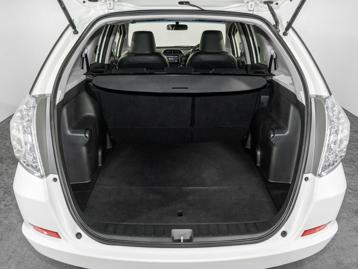 Honda Fit Shuttle 2012 - фото автомобиля