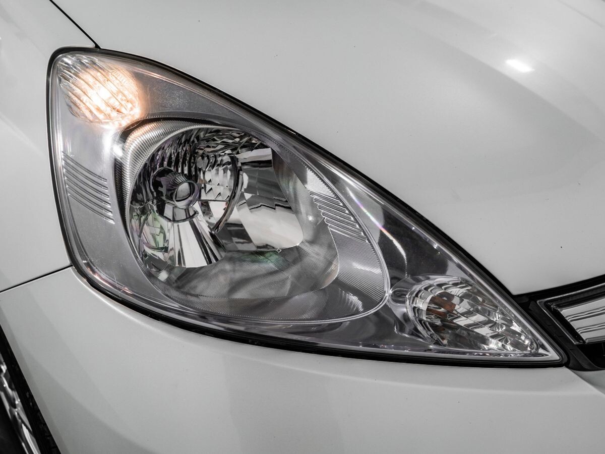 Honda Fit Shuttle 2012 - фото автомобиля