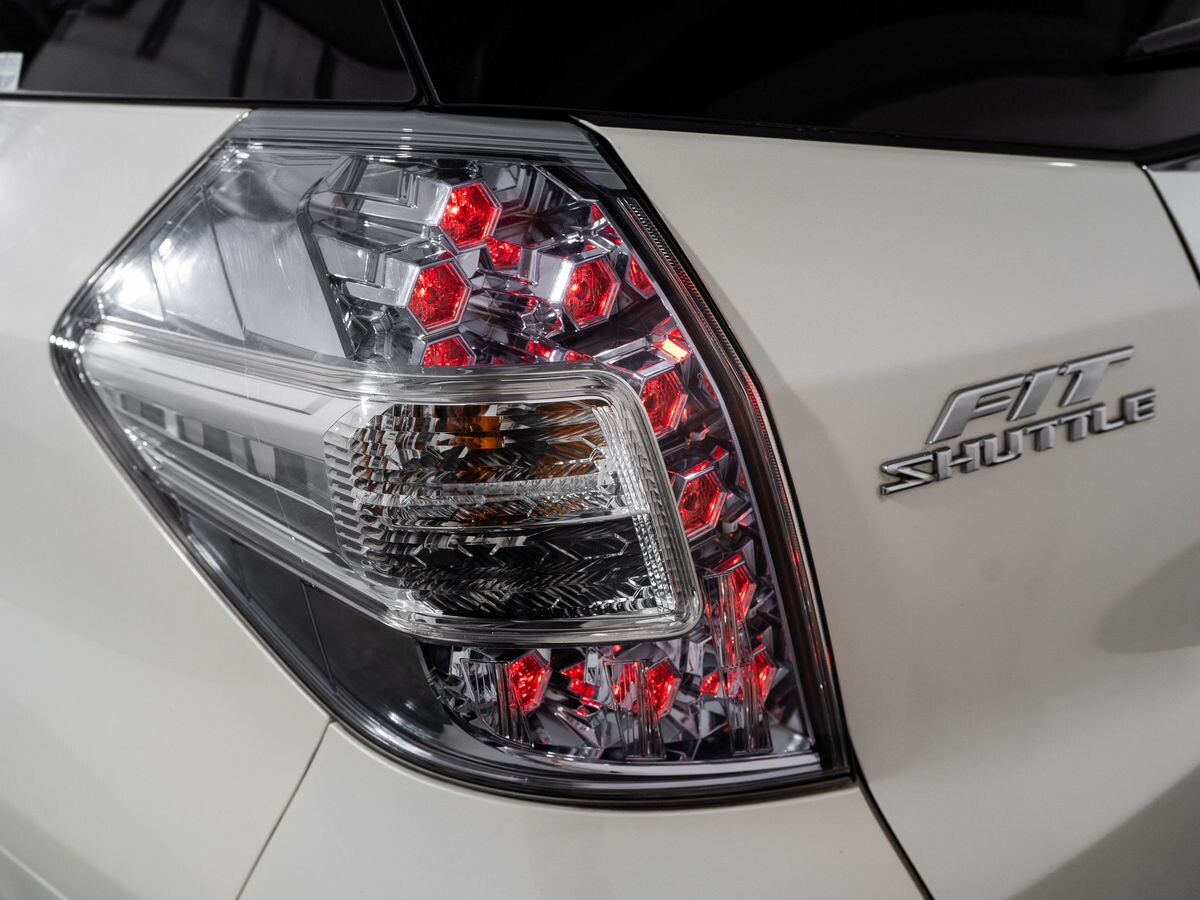 Honda Fit Shuttle 2012 - фото автомобиля