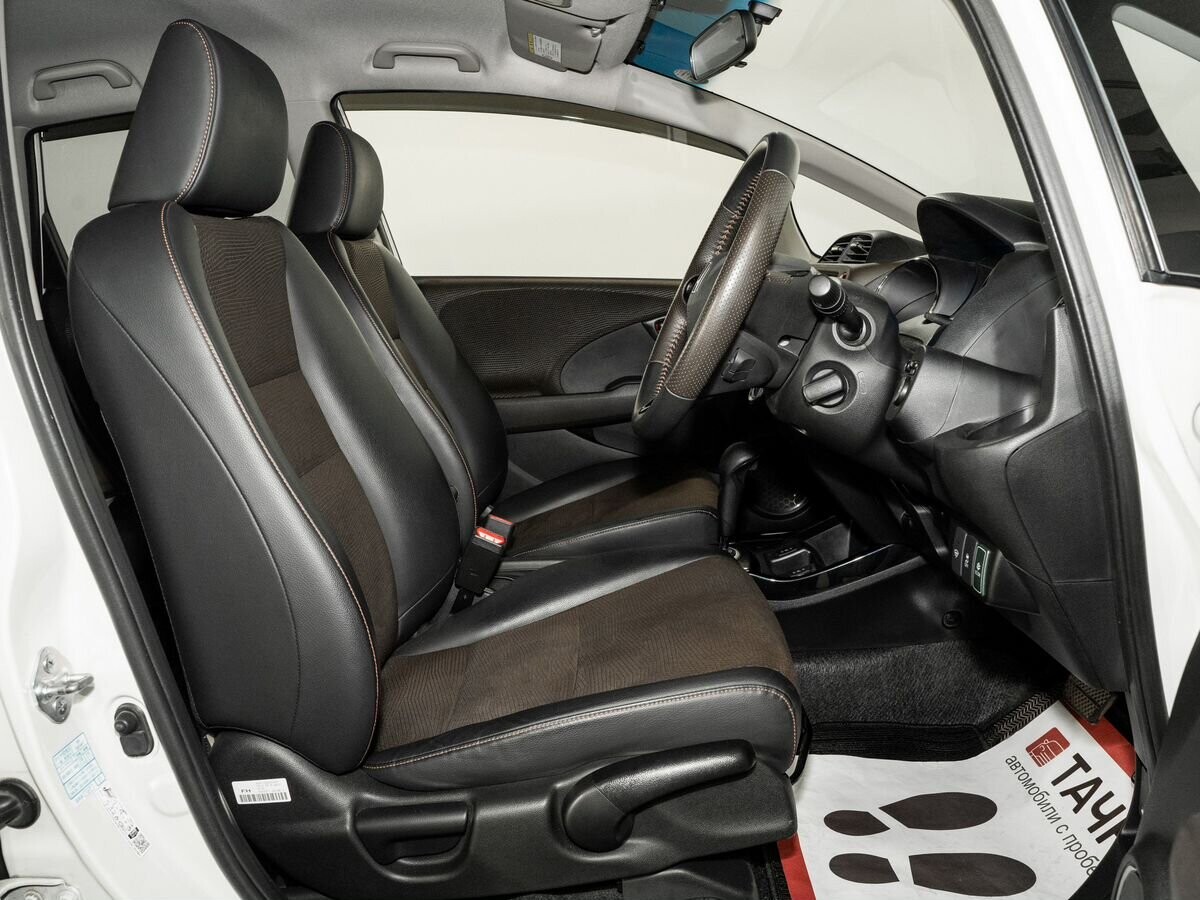 Honda Fit Shuttle 2012 - фото автомобиля