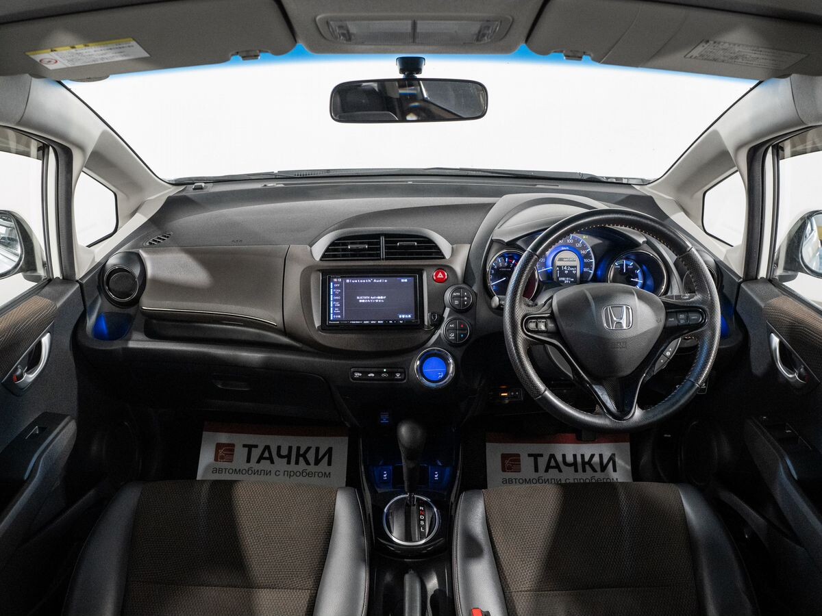 Honda Fit Shuttle 2012 - фото автомобиля
