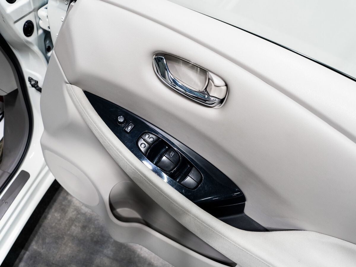 Nissan Leaf 2011 - фото автомобиля