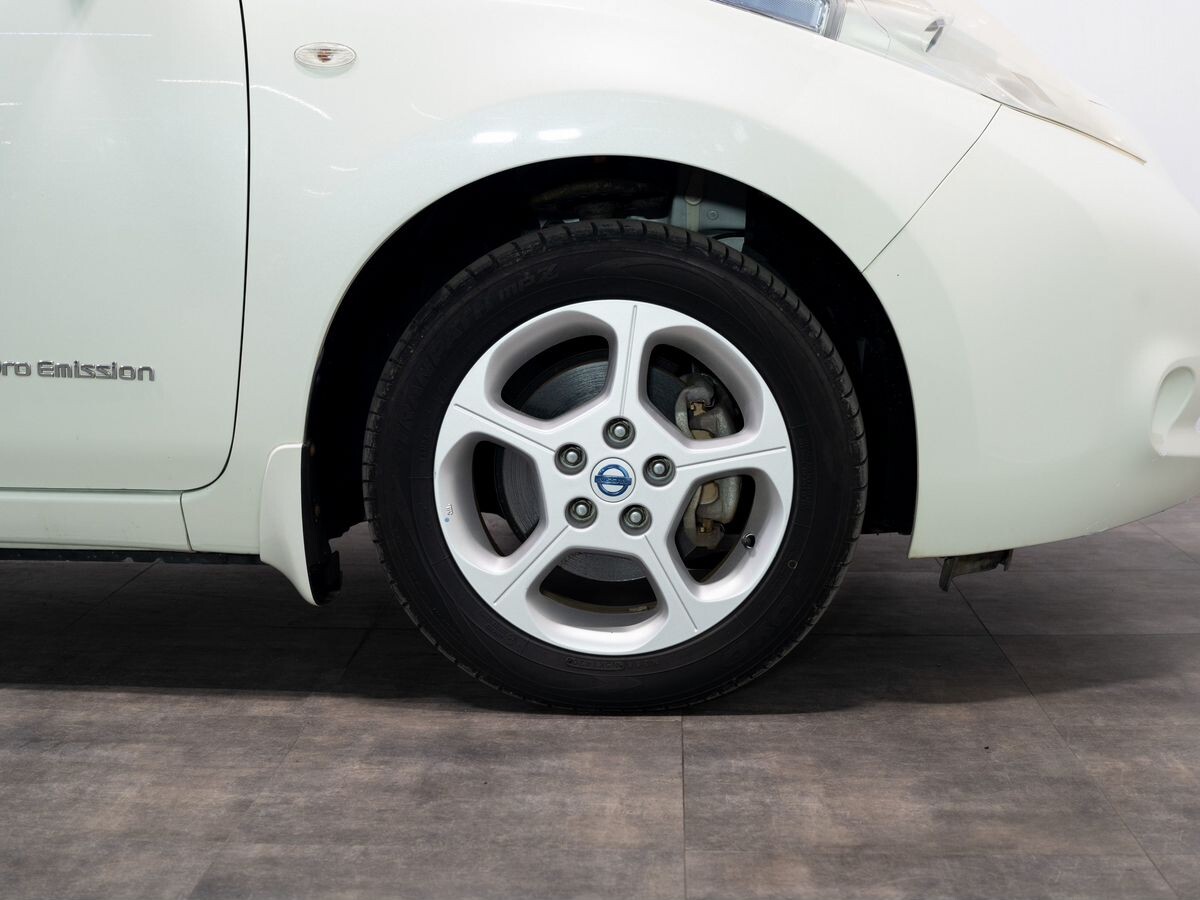 Nissan Leaf 2011 - фото автомобиля
