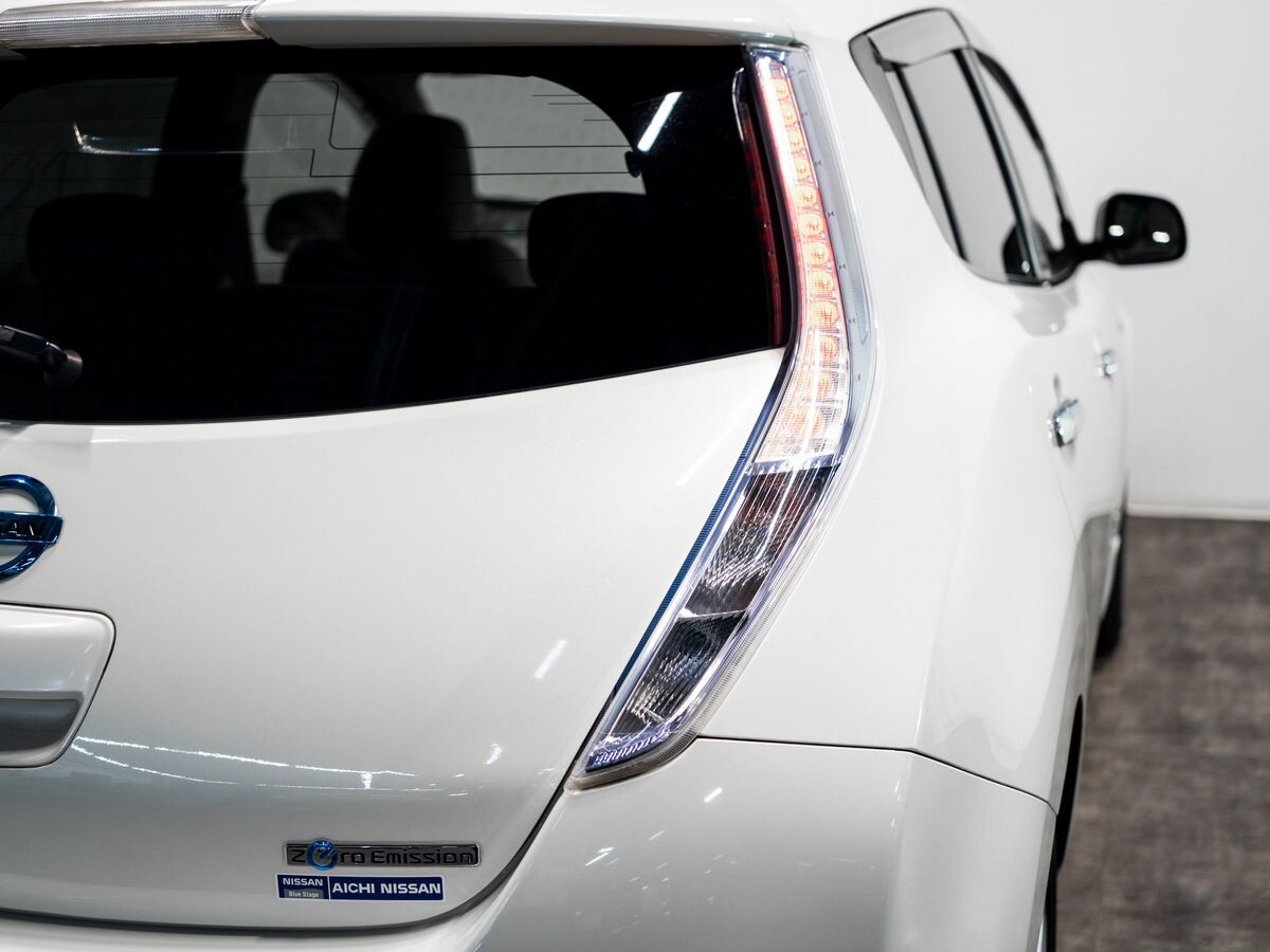 Nissan Leaf 2011 - фото автомобиля