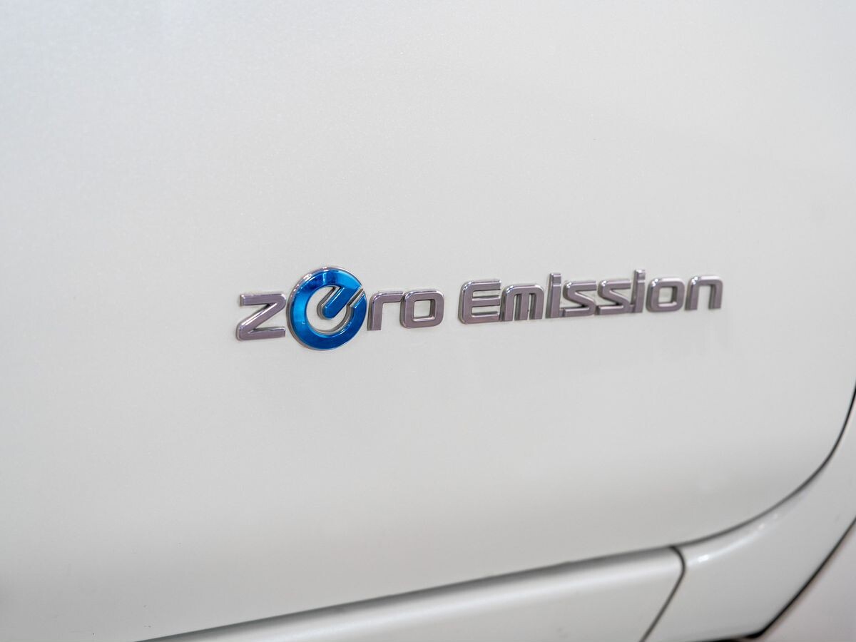 Nissan Leaf 2011 - фото автомобиля