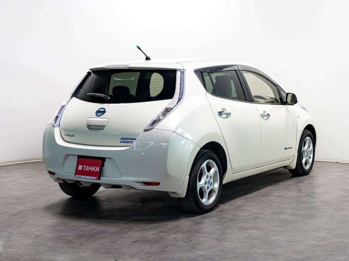 Nissan Leaf 2011 - фото автомобиля