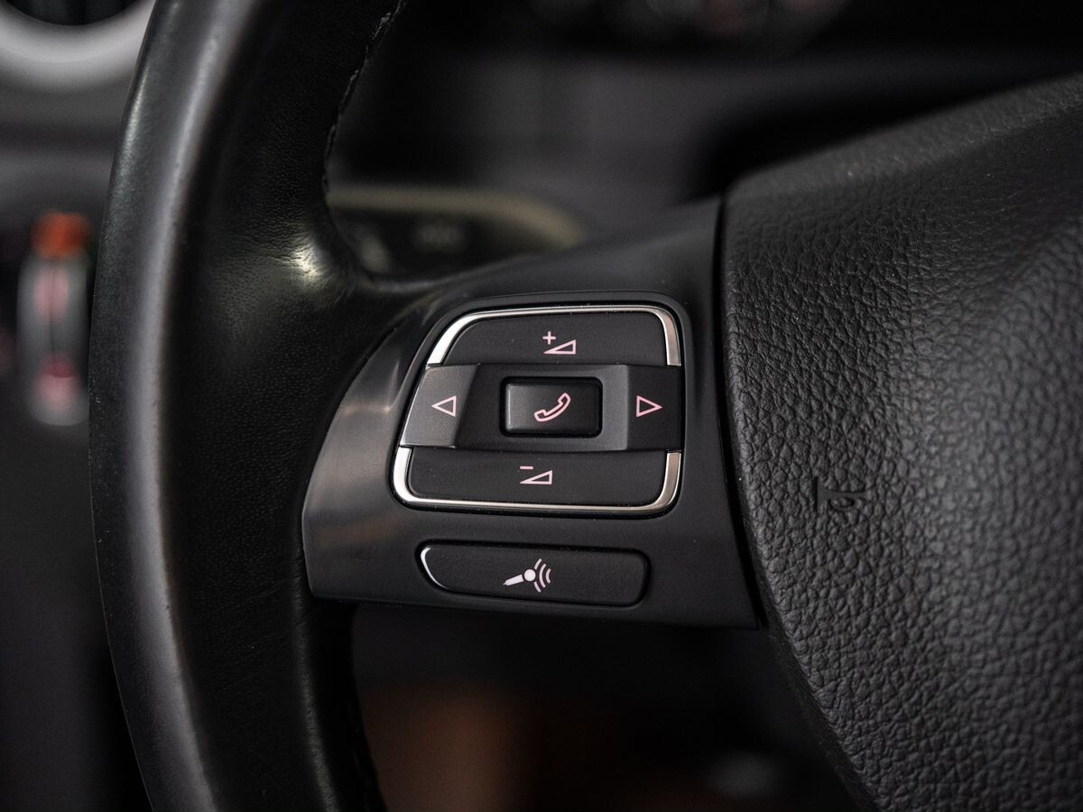 Volkswagen Tiguan 2013 - фото автомобиля
