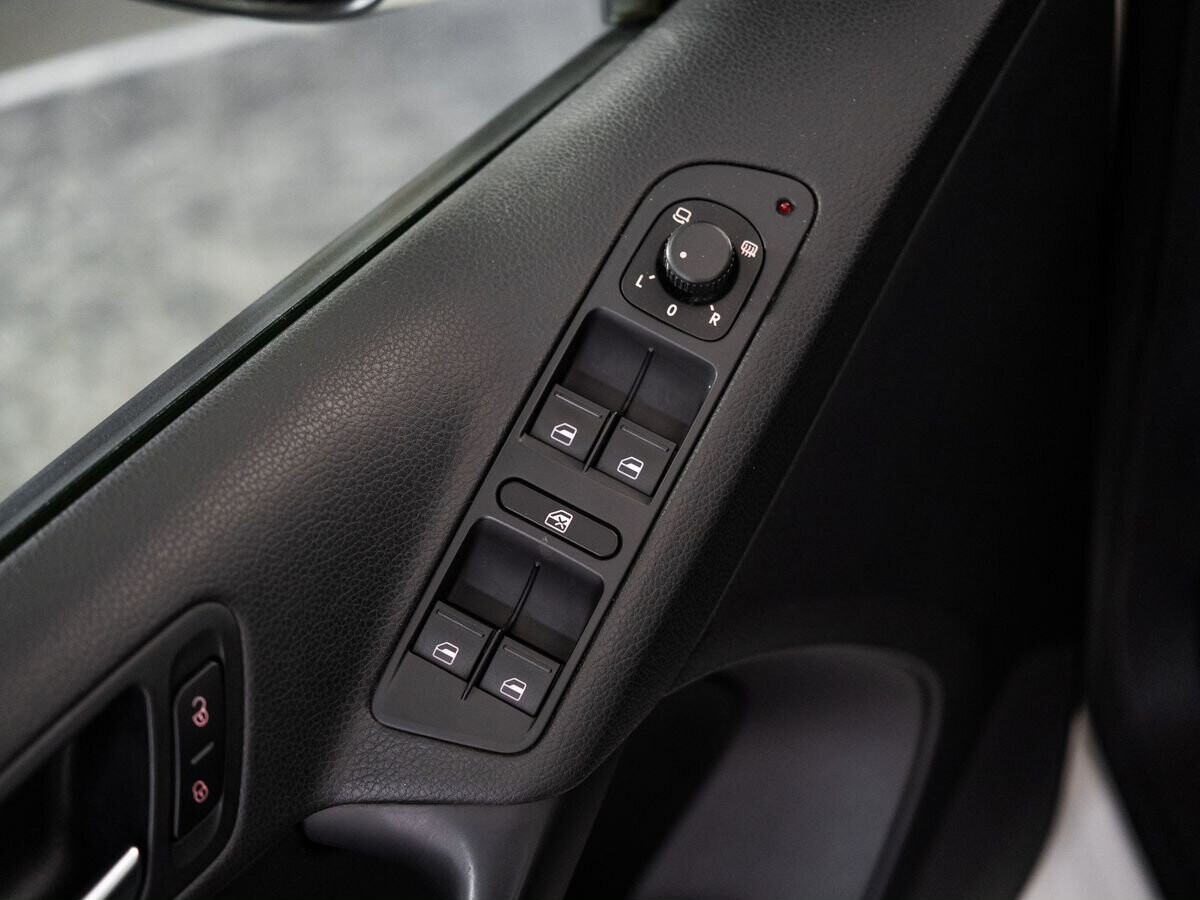 Volkswagen Tiguan 2013 - фото автомобиля